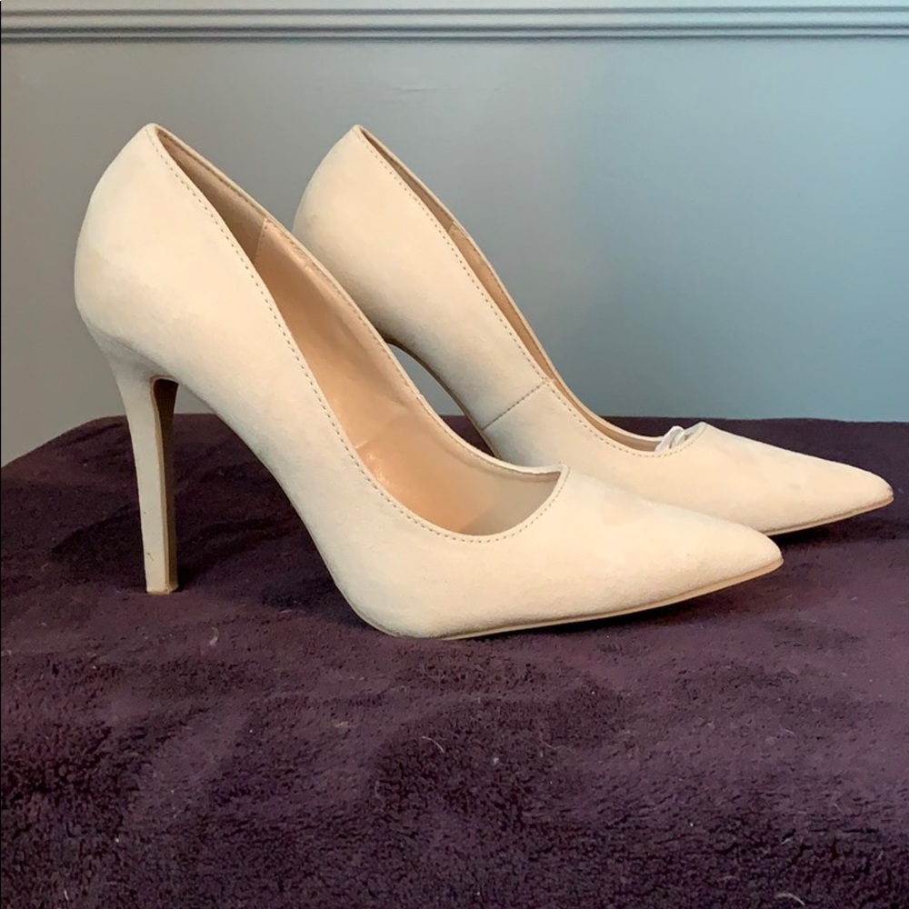 SZ 8 NWT Charlotte Russe Nude/Light Blush Pumps
